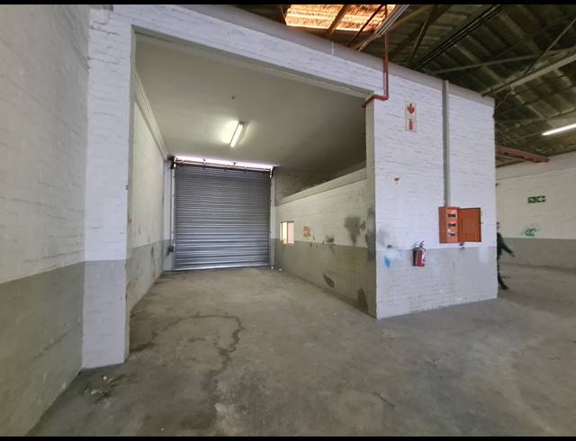 551M² WAREHOUSE TO LET IN BELLVILLE SOUTH